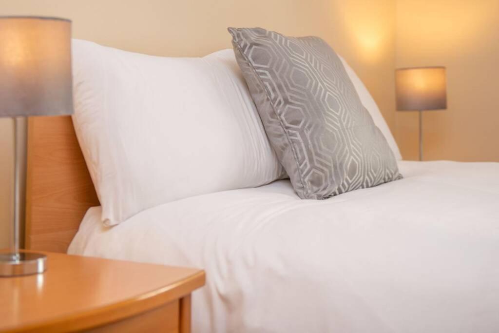 Latin Quarter Luxury Apartment กัลเวย์ ภายนอก รูปภาพ