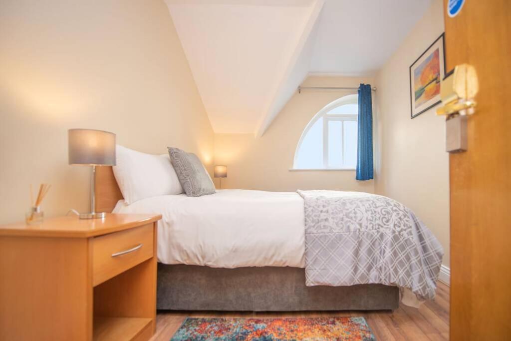 Latin Quarter Luxury Apartment กัลเวย์ ภายนอก รูปภาพ